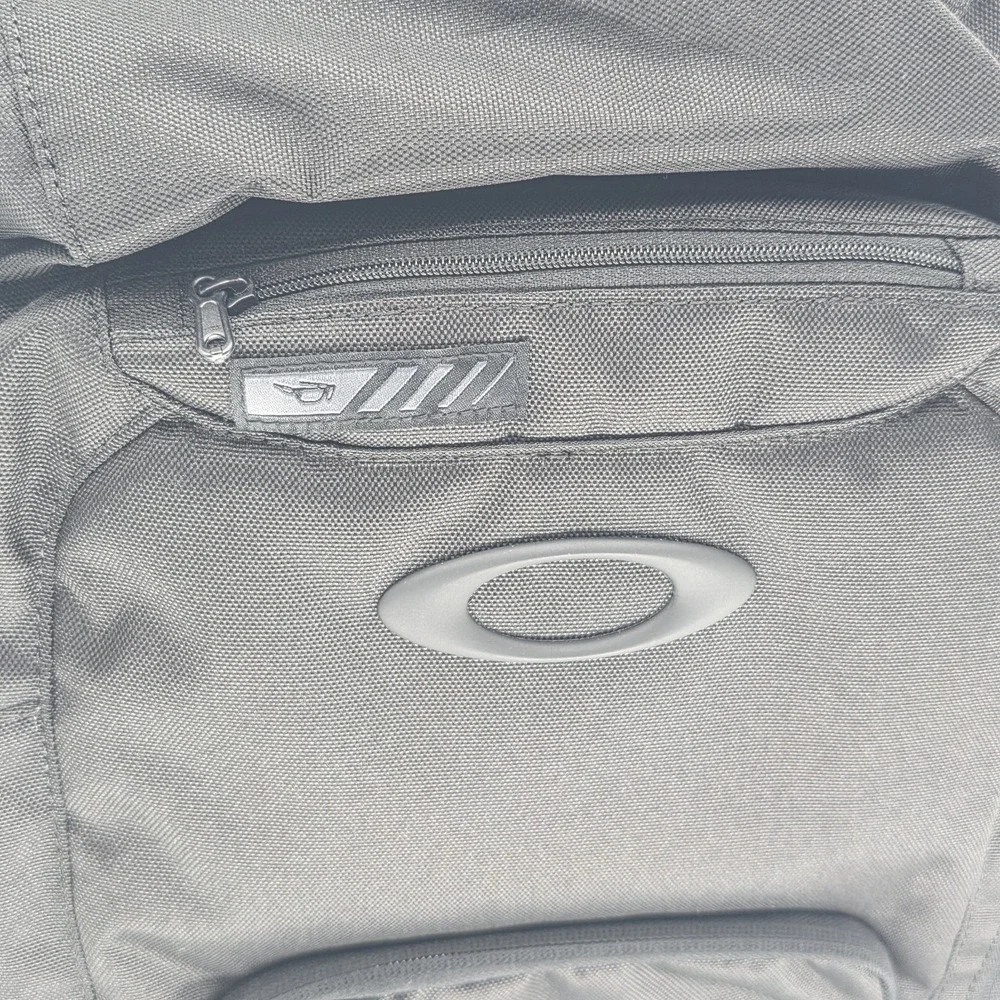 Oakley Backpack Crestible Enduro 22L Blackout Zip Pocket TSU Nylon Canvas New